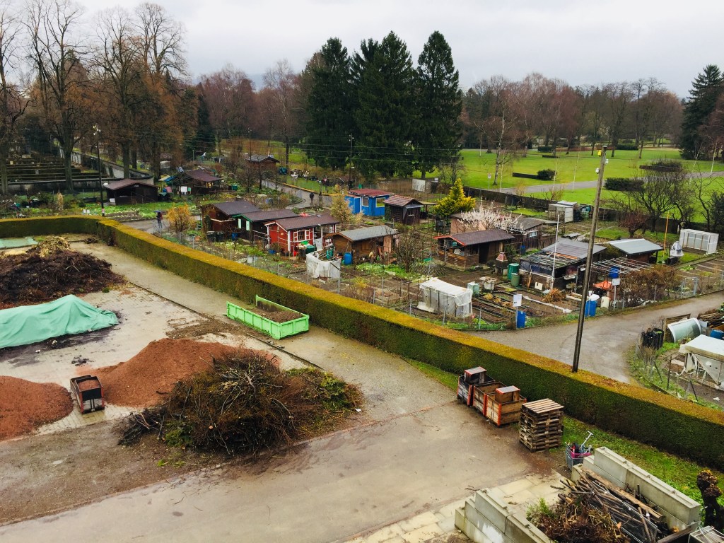 PERFECT WEATHER for doing research and writing an article about “Identity & Space”! = Family&nbsp;time!